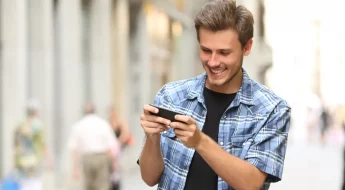 À quels types de jeux mobiles jouent les adultes