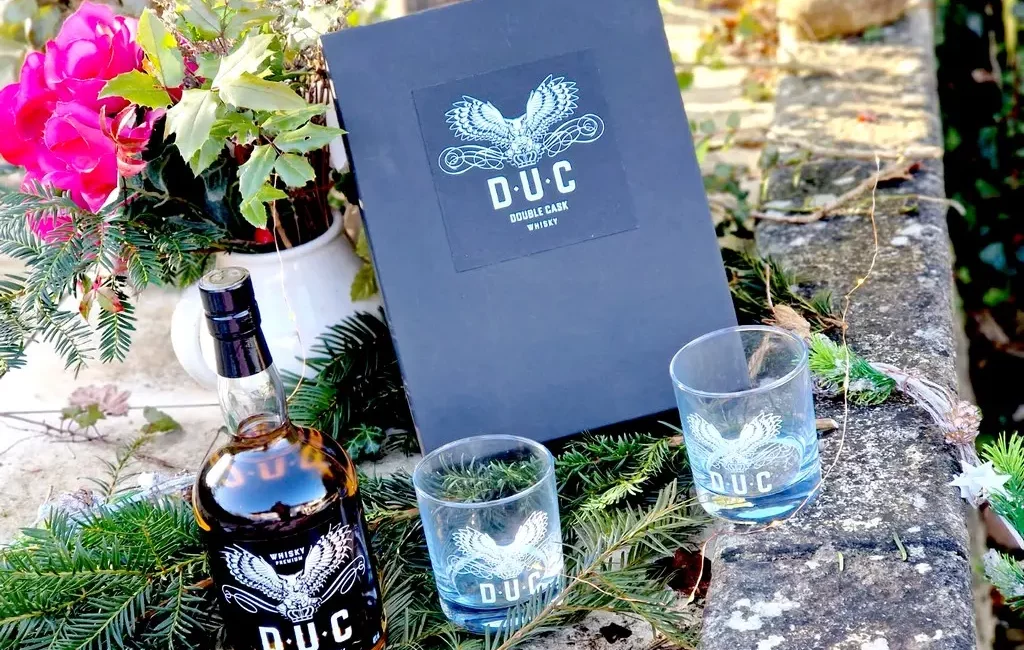 Coffret D.U.C Double Cask avec bouteille de whisky et deux verres sérigraphiés