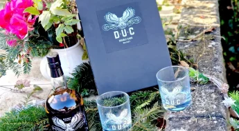 Coffret D.U.C Double Cask avec bouteille de whisky et deux verres sérigraphiés