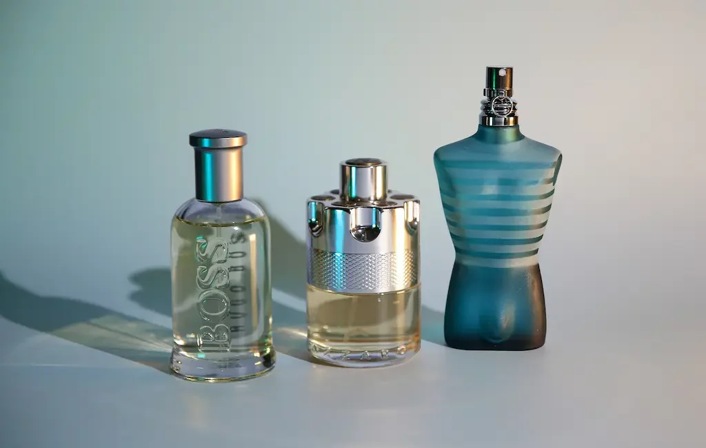 Sélection de parfums pour homme : Boss Bottled, Azzaro Wanted et Jean Paul Gaultier Le Male