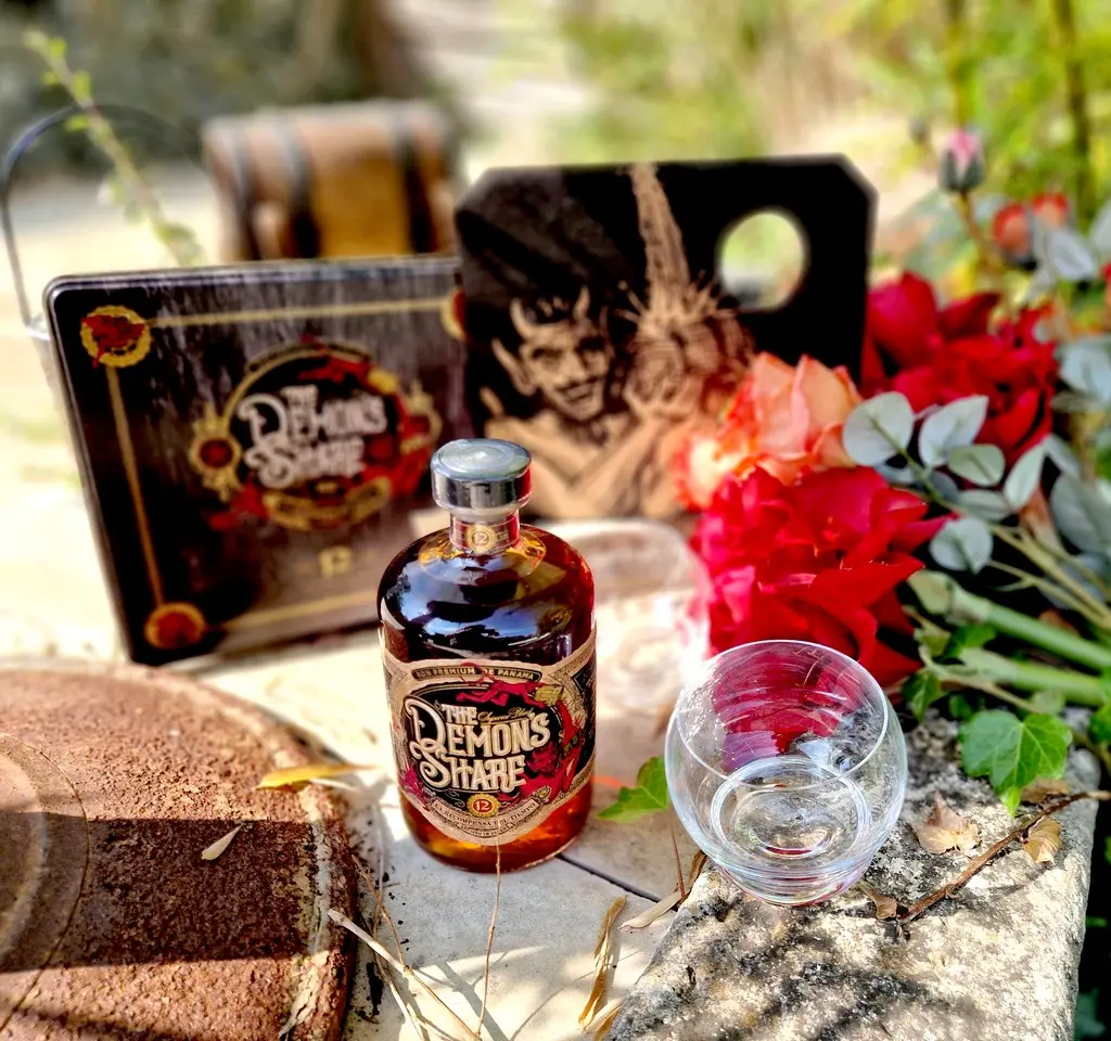 Coffret cadeau : 1 bouteille + 2 verres de dégustation