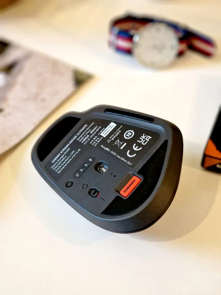 Détails de la souris CHERRY STREAM MOUSE ULTIMATE